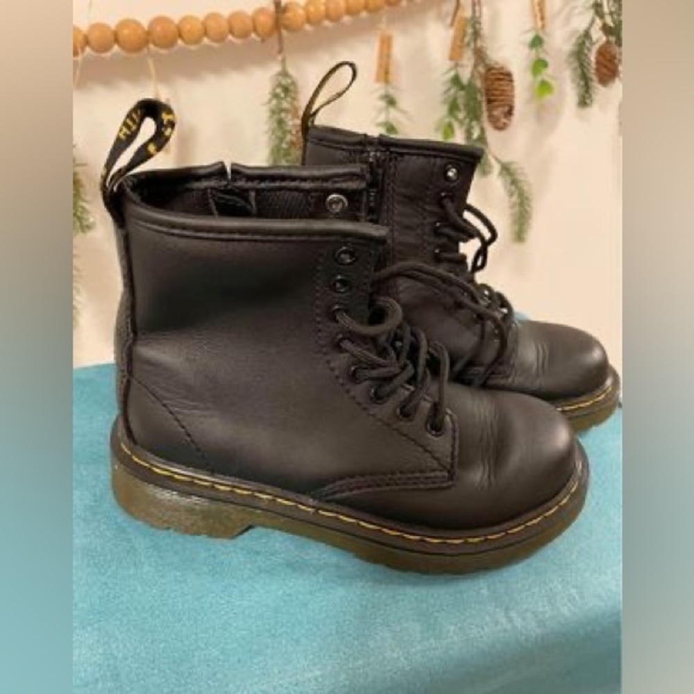 Dr. Martens 1460 J
AW004 SK 05
Black Kids Boots 
Size 12US